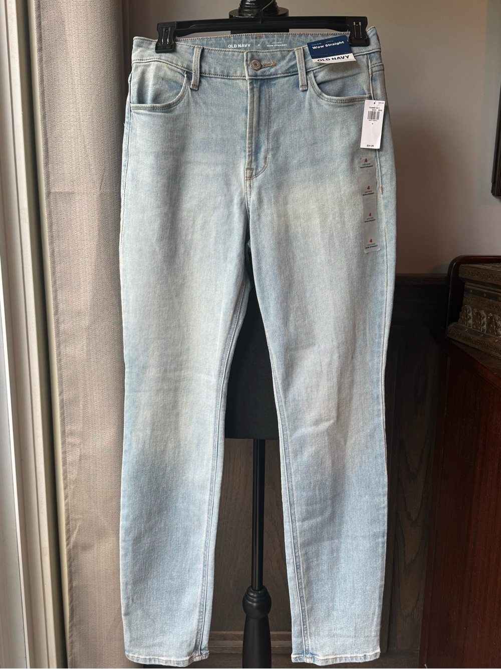 Old Navy Women's Light Wash high rise WOW straight Jeans Sz 4 NWT